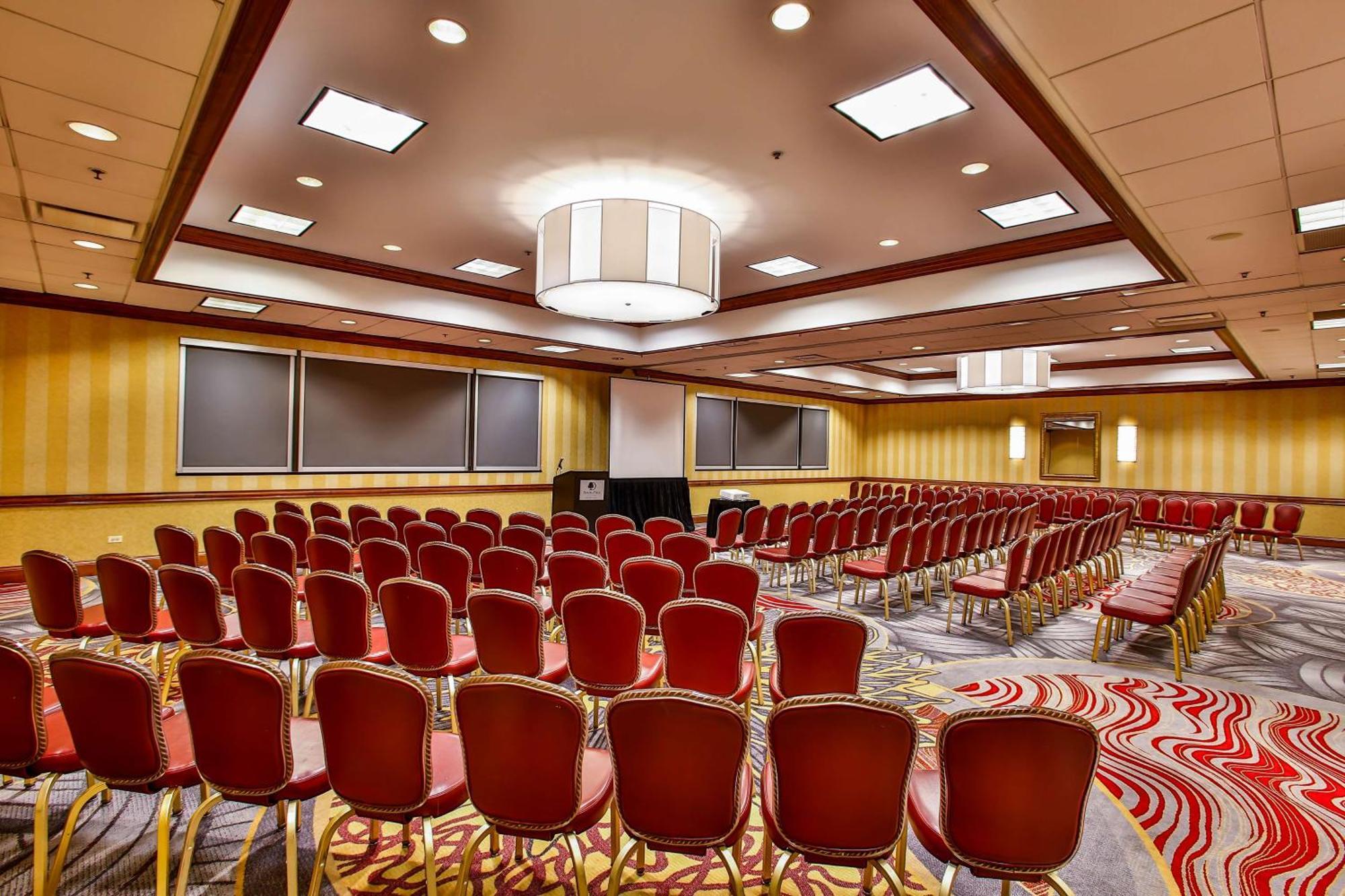 Hotel Doubletree By Hilton Chicago/alsip 3*